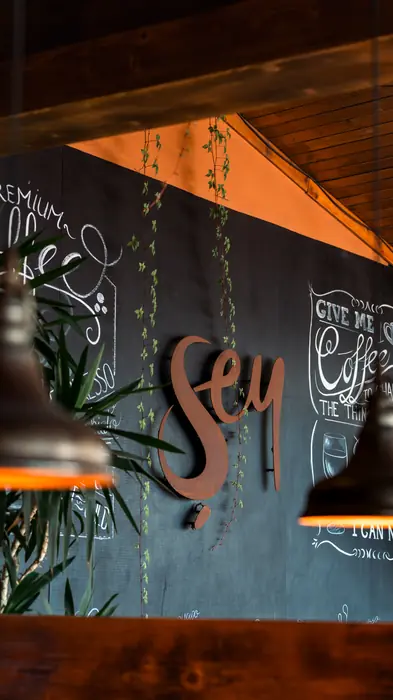Şey lettering on a chalkboard wall